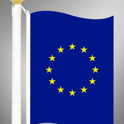 Baloldali szalagerősítéssel ellátott, kültéri Európa zászló álló kivitelben