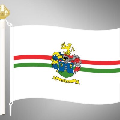 Baloldali szalagerősítéssel ellátott, kültéri település zászló fekvő kivitelben